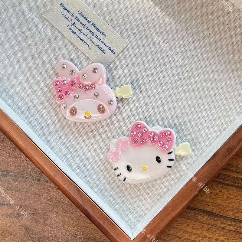 Women Accessories Wholesale China - かわいいハローキティのヘアクリップ、女の子の前髪用サイドクリップ、多用途でキュートなアニメヘアアクセサリー、女性用アクセサリー卸売ギフト