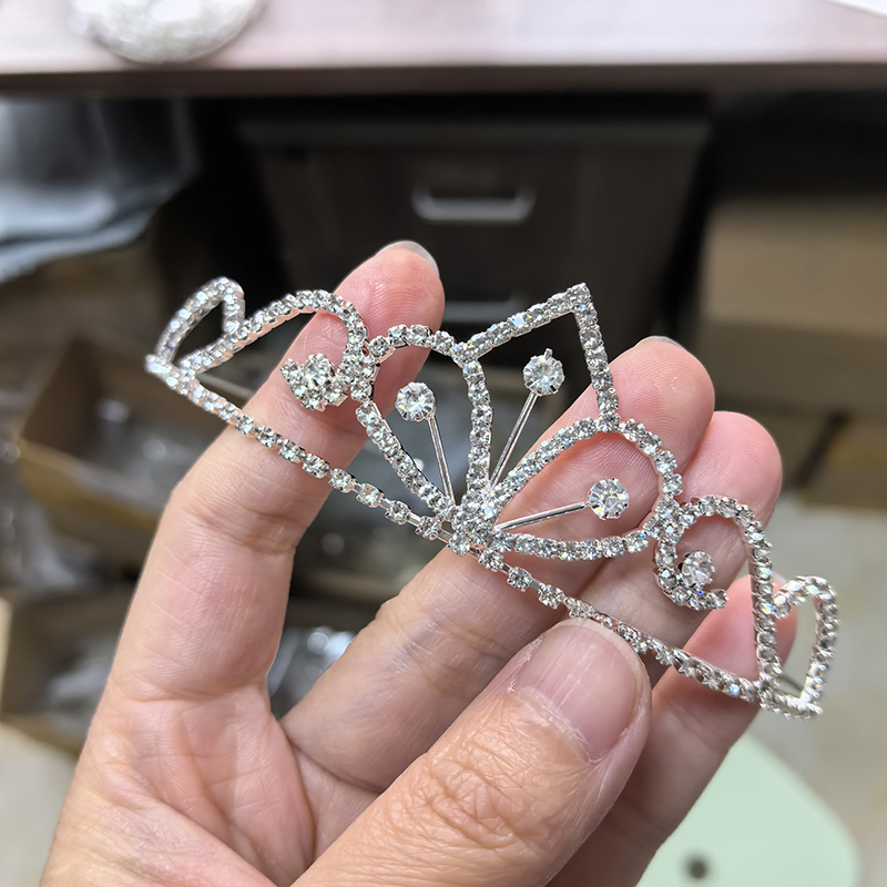 シルバーカラーのラインストーンブライダルクラウン高級クリスタ - Queen Accessories のレビューと価格