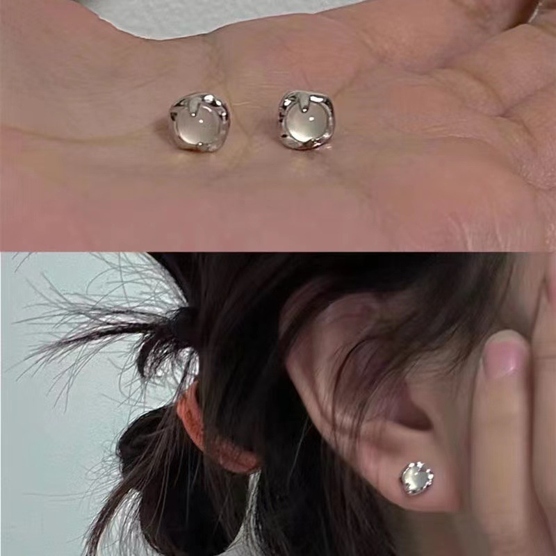 女性のための幾何学的な蝶ネクタイのペンダントイヤリング,ヴィ - Women'S Emo Accessories のレビューと価格