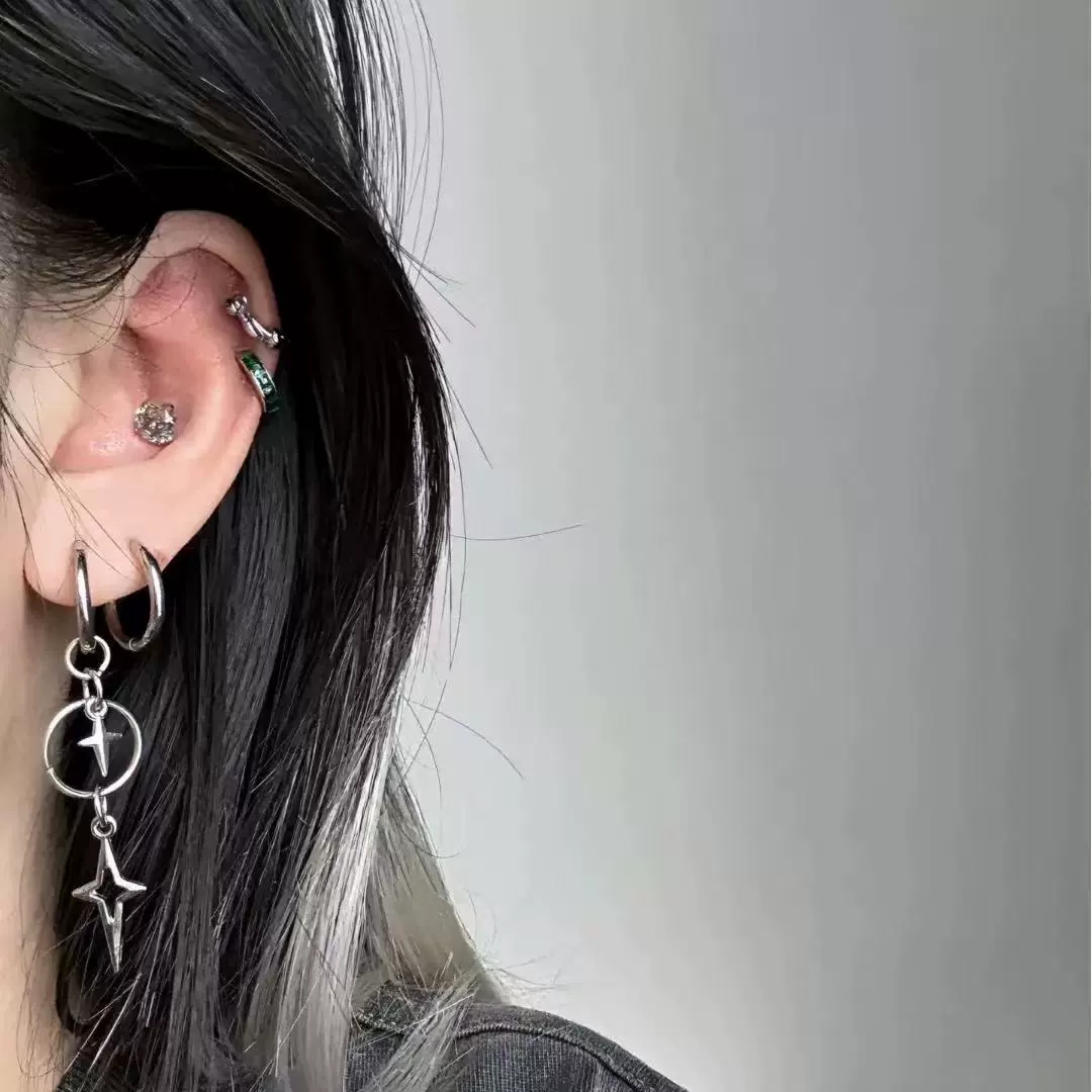 パーソナライズされたパンククロススターペンダントイヤリング男 - Women'S Emo Accessories のレビューと価格
