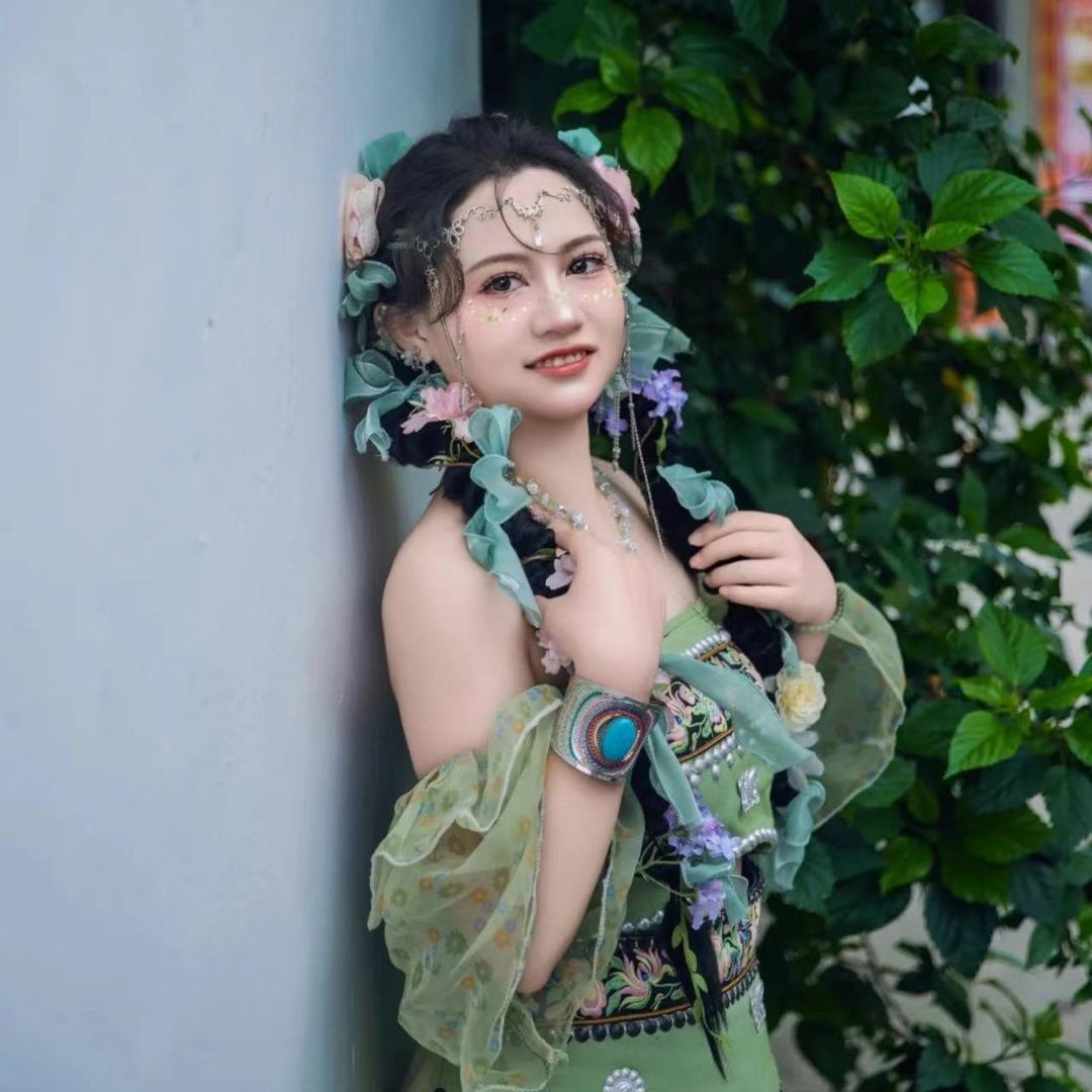 手作りの精巧な彫刻が施されたネパールのエスニックカフ - お - Women Accessories Nepal のレビューと価格