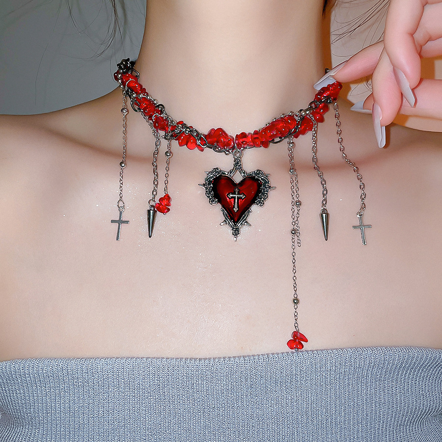 ゴスヴィンテージ Y2K ダークレッドハートクロスペンダント - Women'S Emo Accessories のレビューと価格